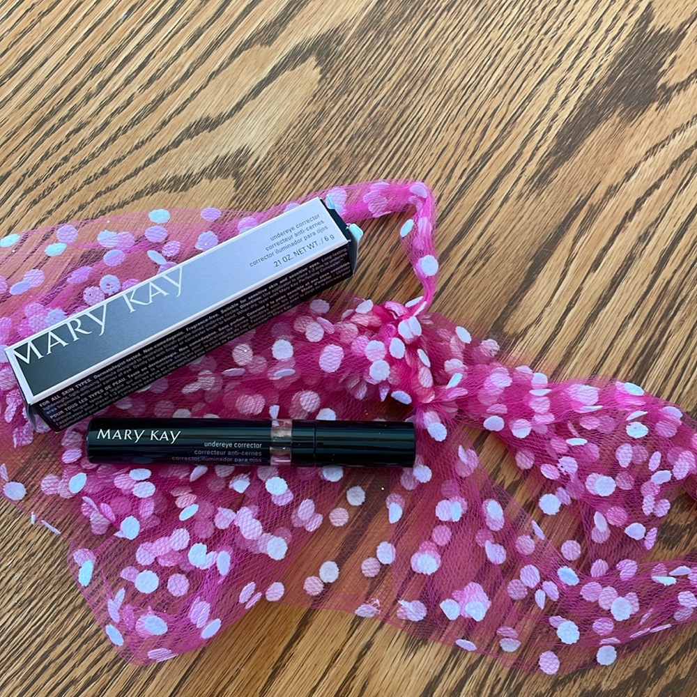 May Kay Undereye Corrector